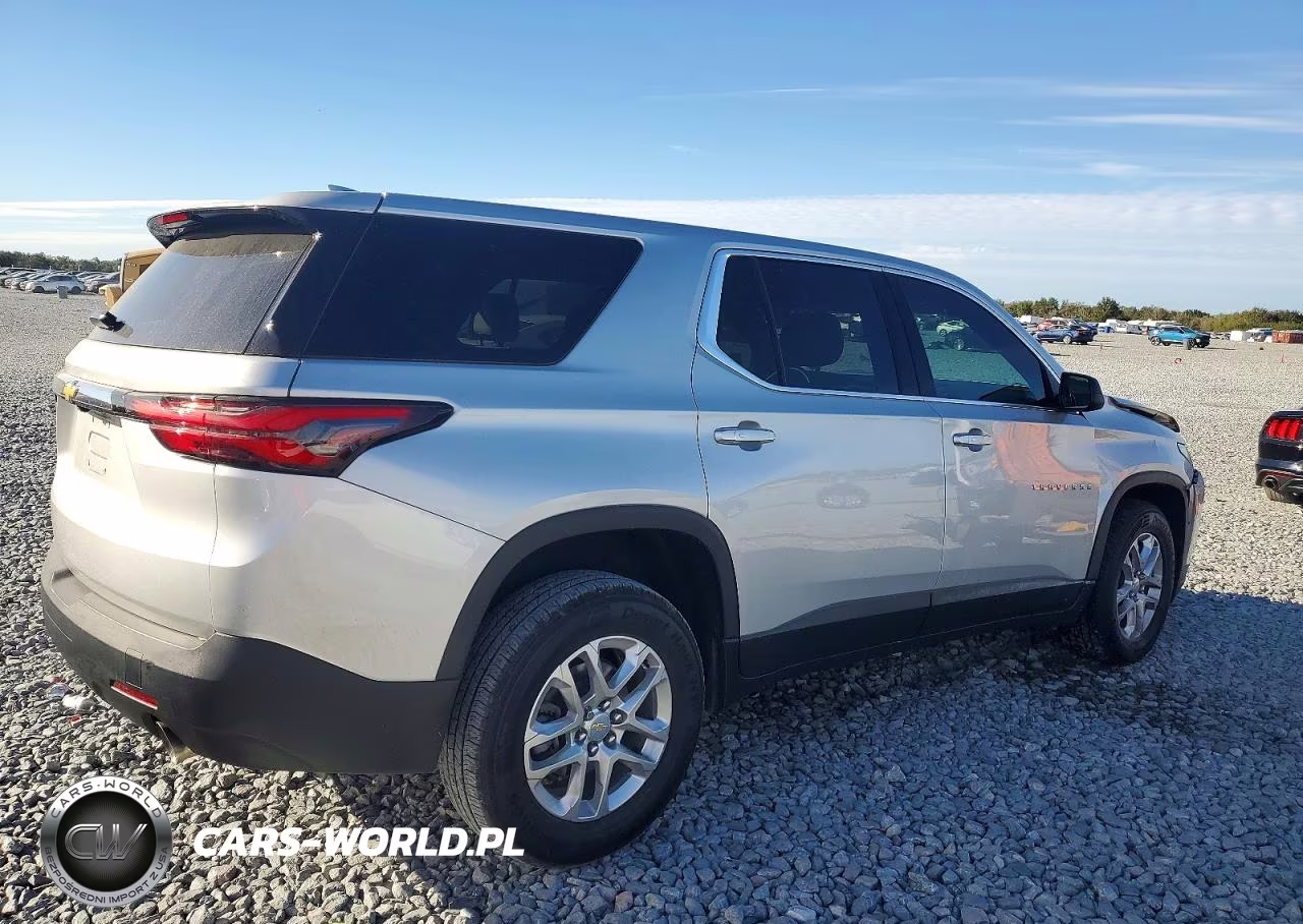 2022 Chevrolet Traverse Ls VIN:1GNERFKW4NJ129819 - 3