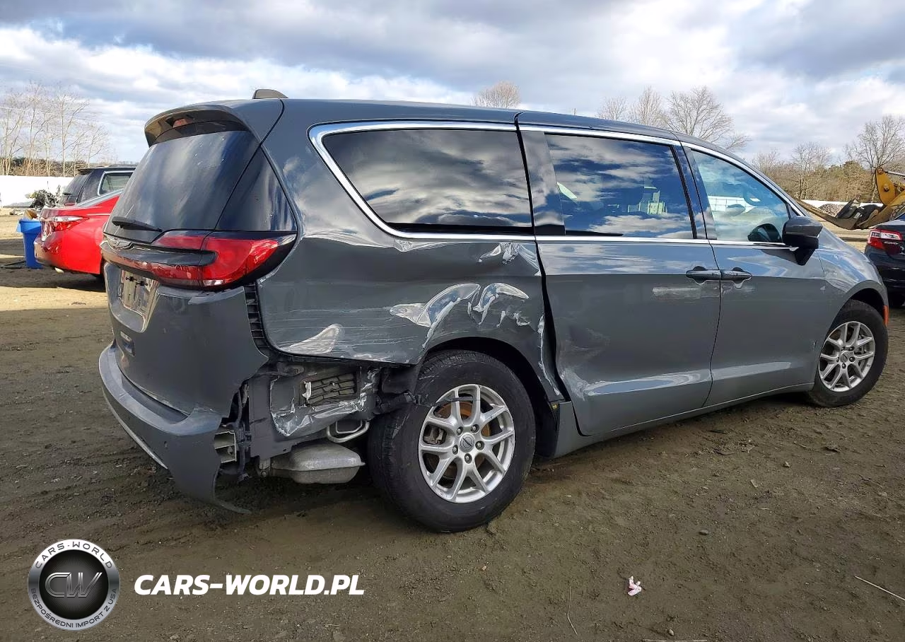 2023 Chrysler Pacifica Touring L VIN:2C4RC1BG7PR557261 - 3