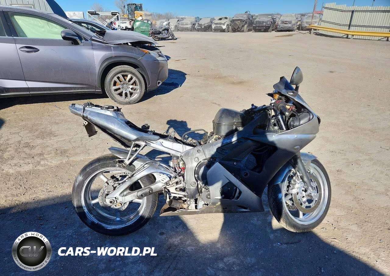 2003 Yamaha Yzfr6 L – zdjęcie 1 z 9