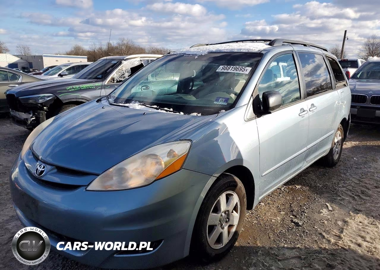 2010 Toyota Sienna Ce – zdjęcie 1 z 13