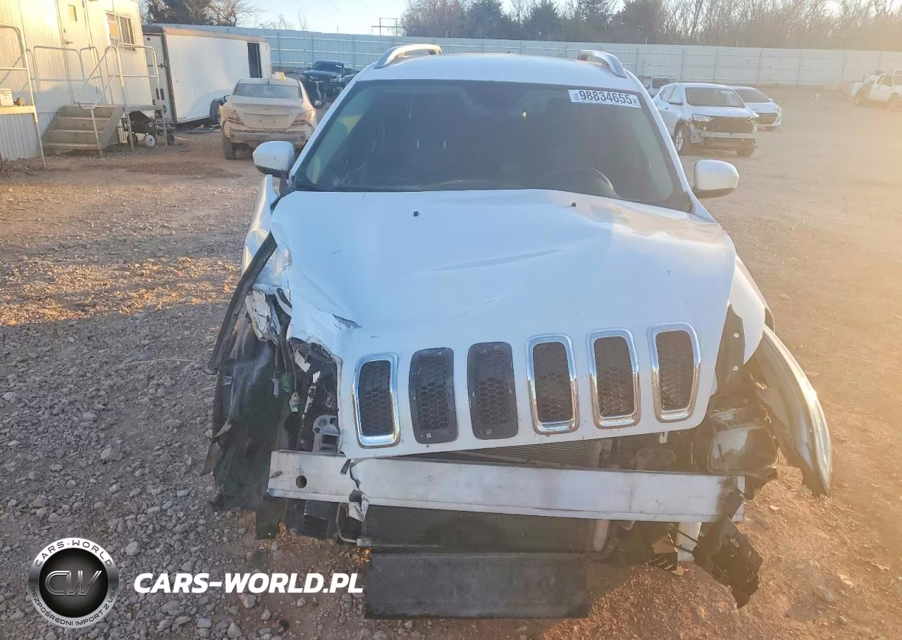 2018 Jeep Cherokee Latitude VIN:1C4PJLCB9JD566419 - 5