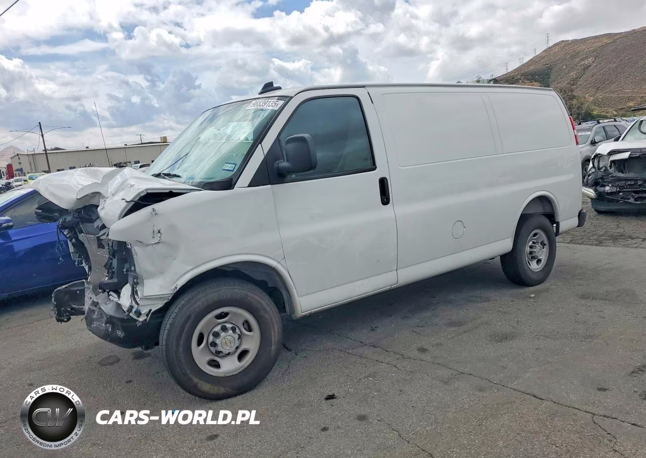 2025 Chev Express Cutaw – zdjęcie 1 z 13