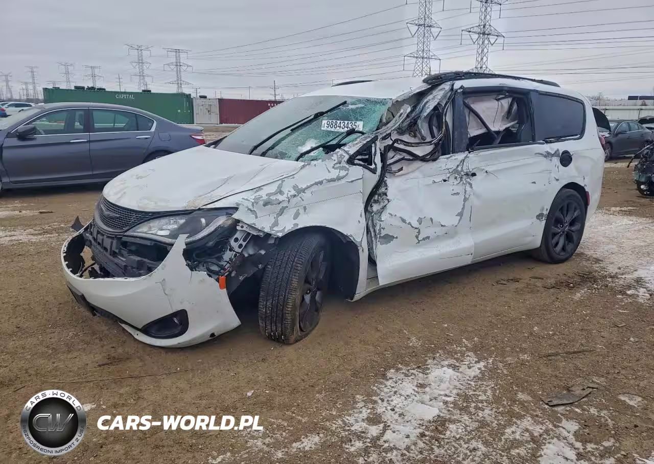 2018 Chrysler Pacifica Touring L Plus