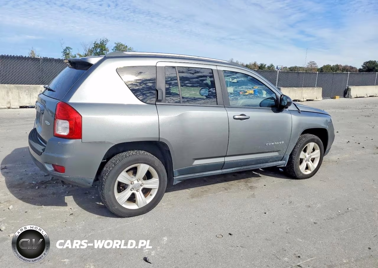 2012 Jeep Compass Latitude VIN:1C4NJDEB3CD604093 - 3