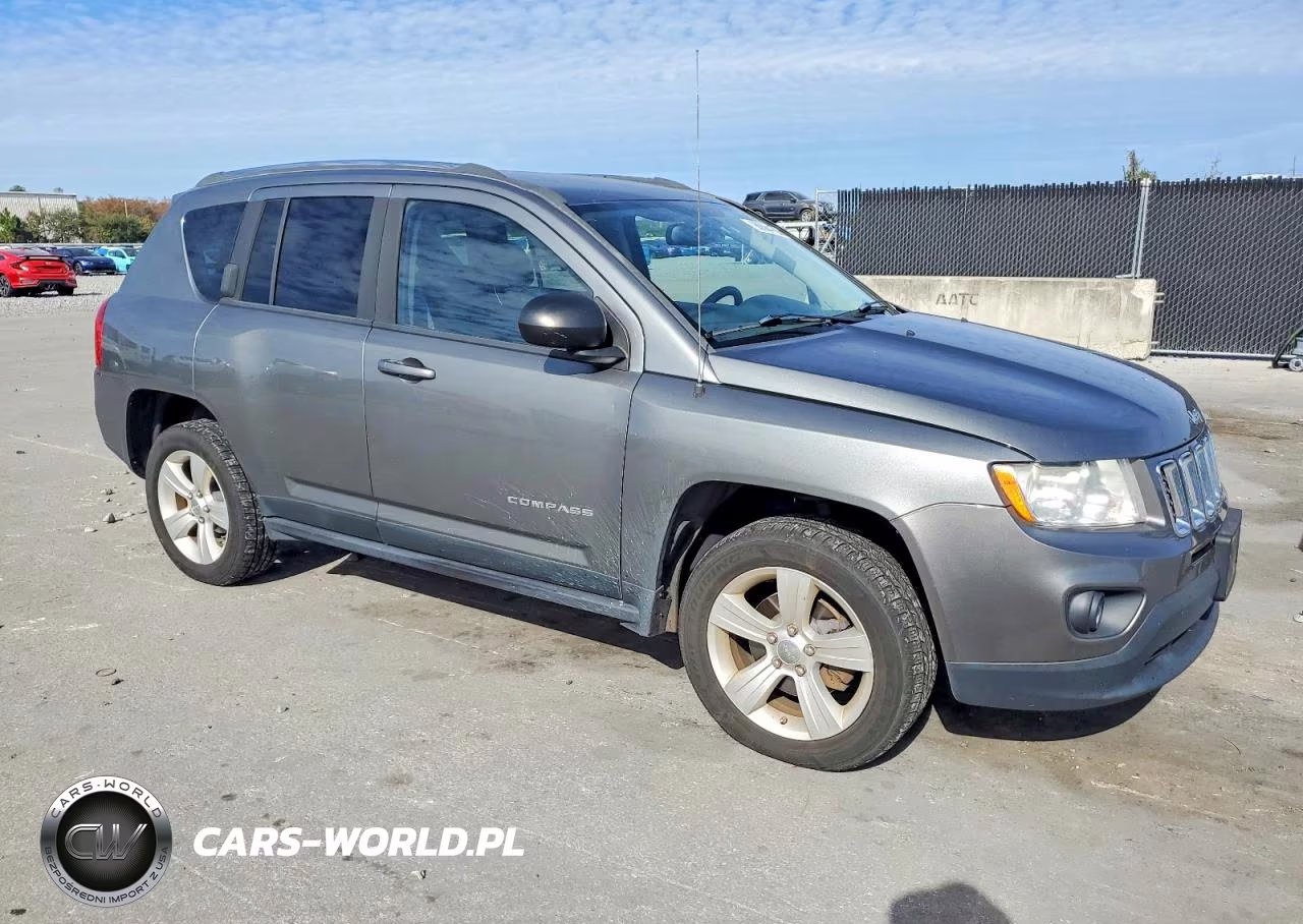 2012 Jeep Compass Latitude VIN:1C4NJDEB3CD604093 - 4