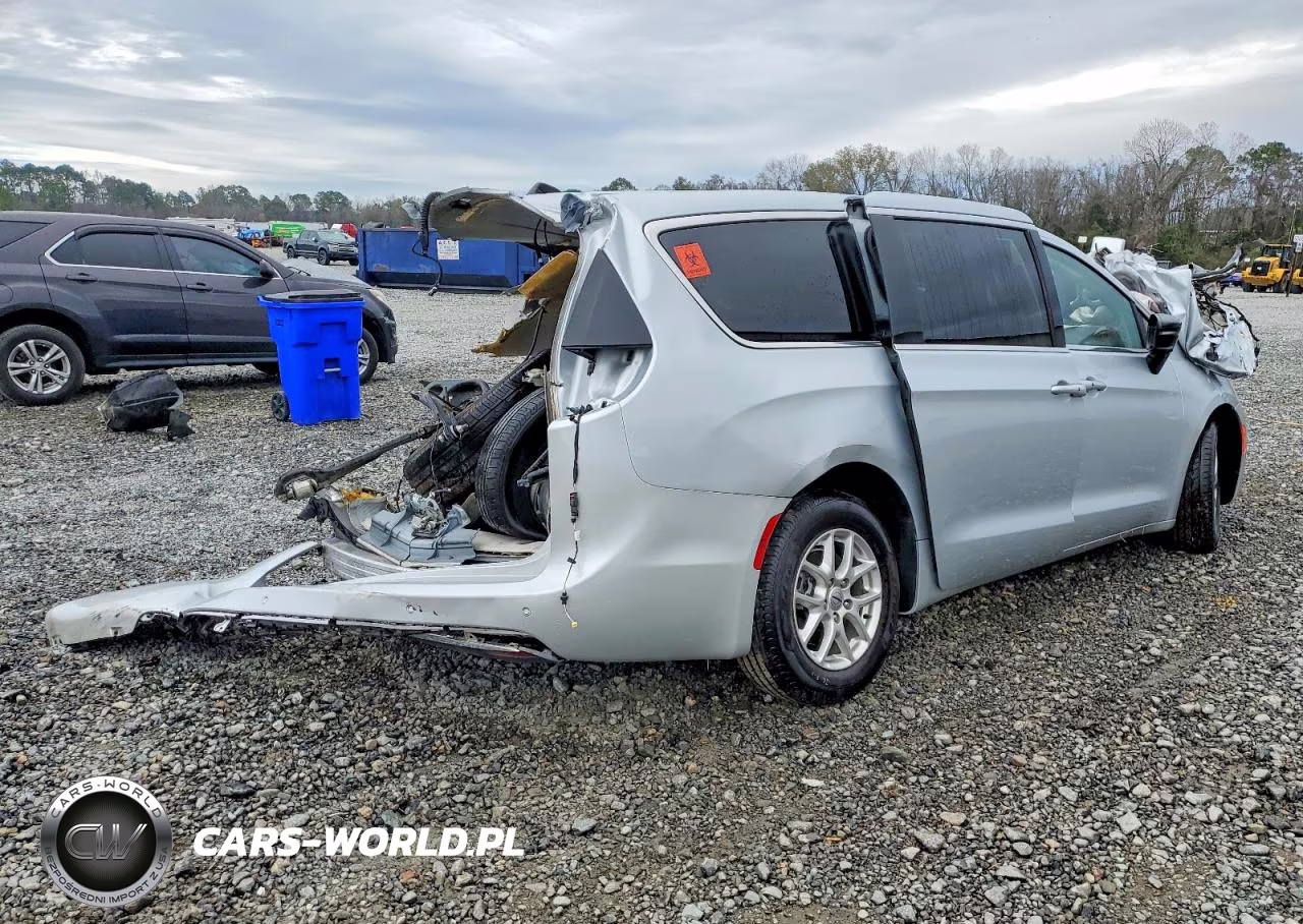 2024 Chrysler Pacifica Touring L VIN:2C4RC1BG8RR139357 - 3