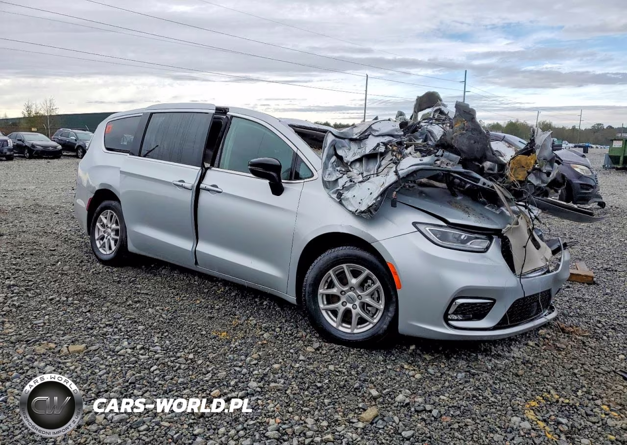 2024 Chrysler Pacifica Touring L VIN:2C4RC1BG8RR139357 - 4