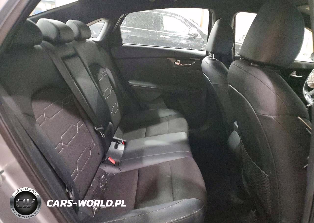 2024 Kia Forte Gt Line VIN:3KPF54AD5RE745531 - 10