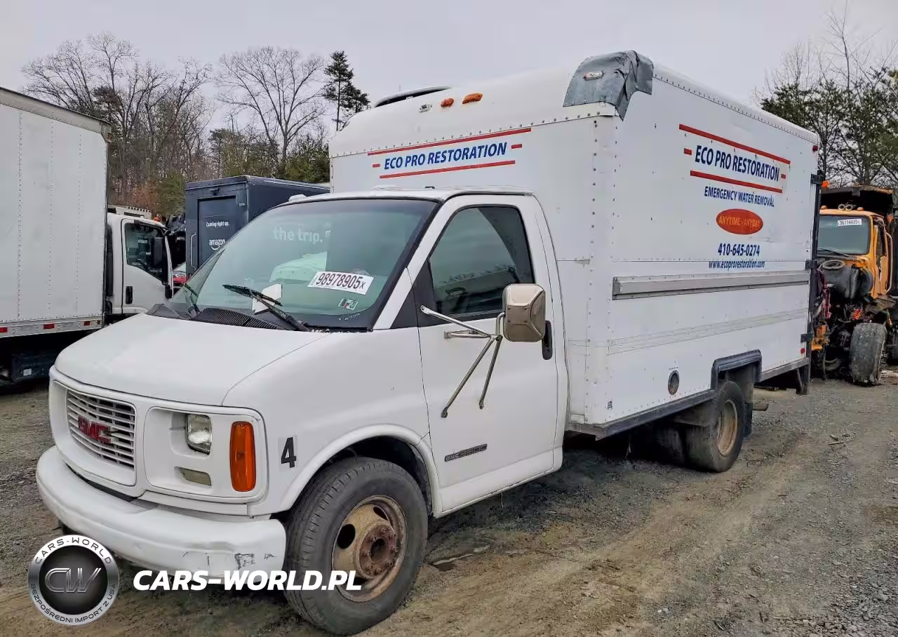 2005 GMC Savana Box Truck