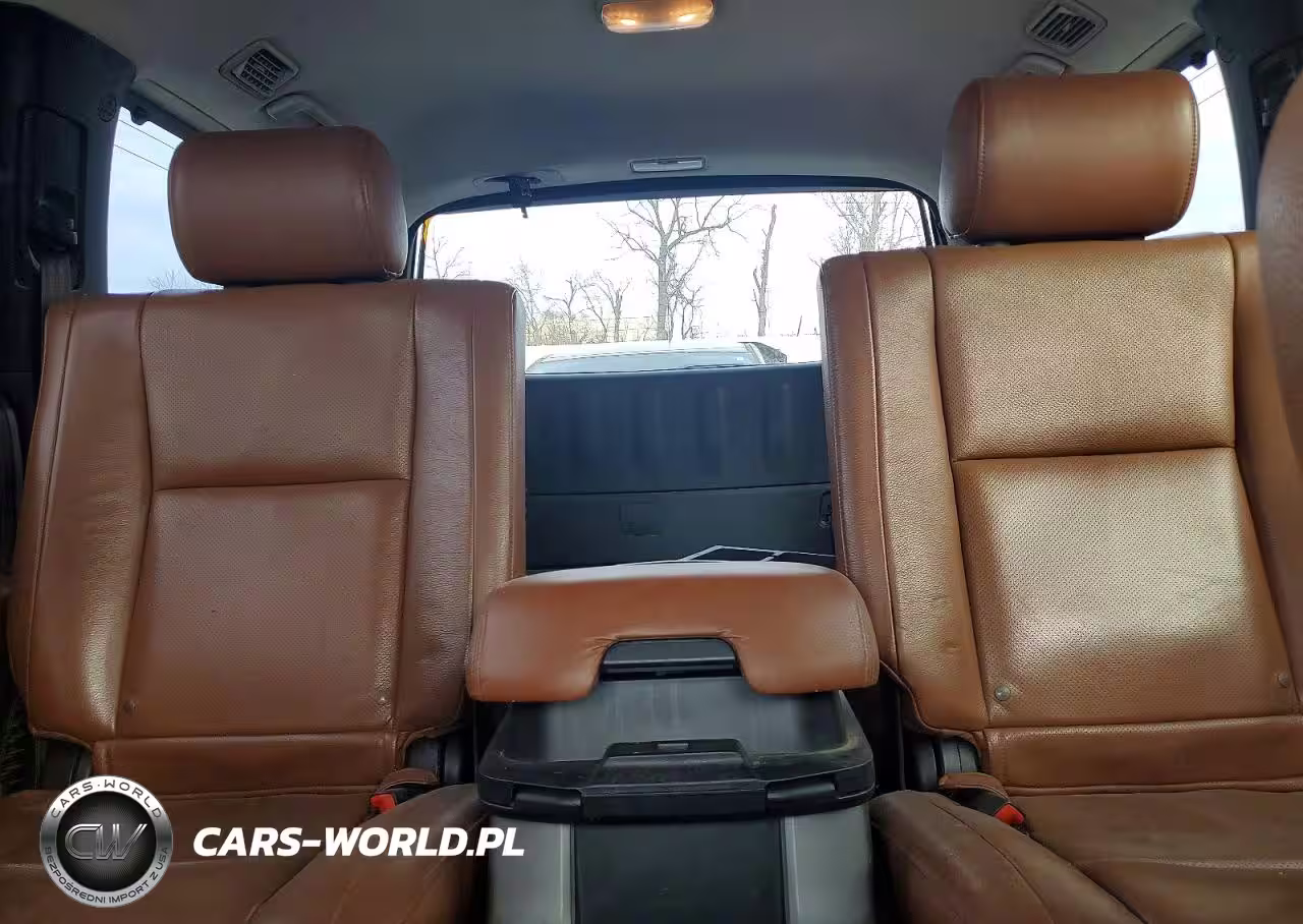 2010 Toyota Sequoia Platinum VIN:5TDDW5G17AS027111 - 10