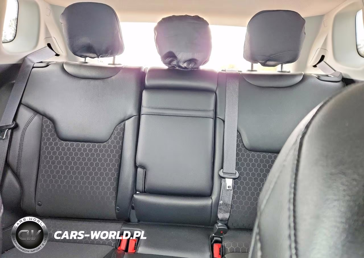 2018 Jeep Compass Latitude VIN:3C4NJDBB6JT325250 - 10