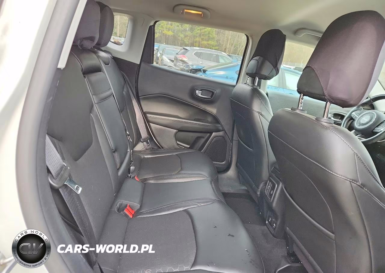 2018 Jeep Compass Latitude VIN:3C4NJDBB6JT325250 - 11
