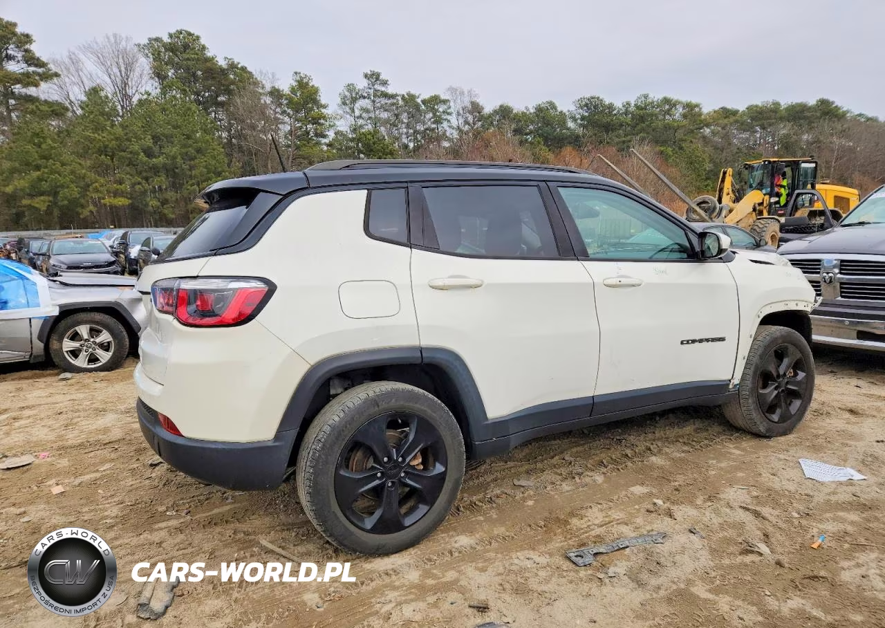 2018 Jeep Compass Latitude VIN:3C4NJDBB6JT325250 - 3