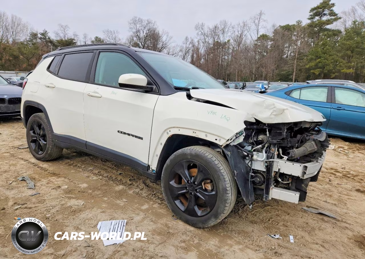 2018 Jeep Compass Latitude VIN:3C4NJDBB6JT325250 - 4