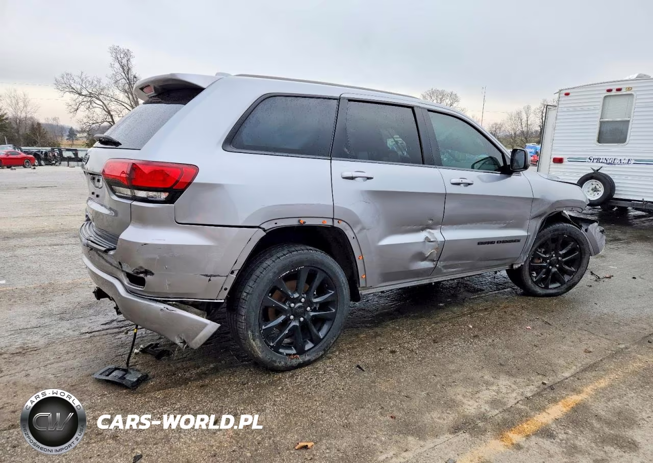 2019 Jeep Grand Cherokee Laredo VIN:1C4RJFAG5KC562867 - 3
