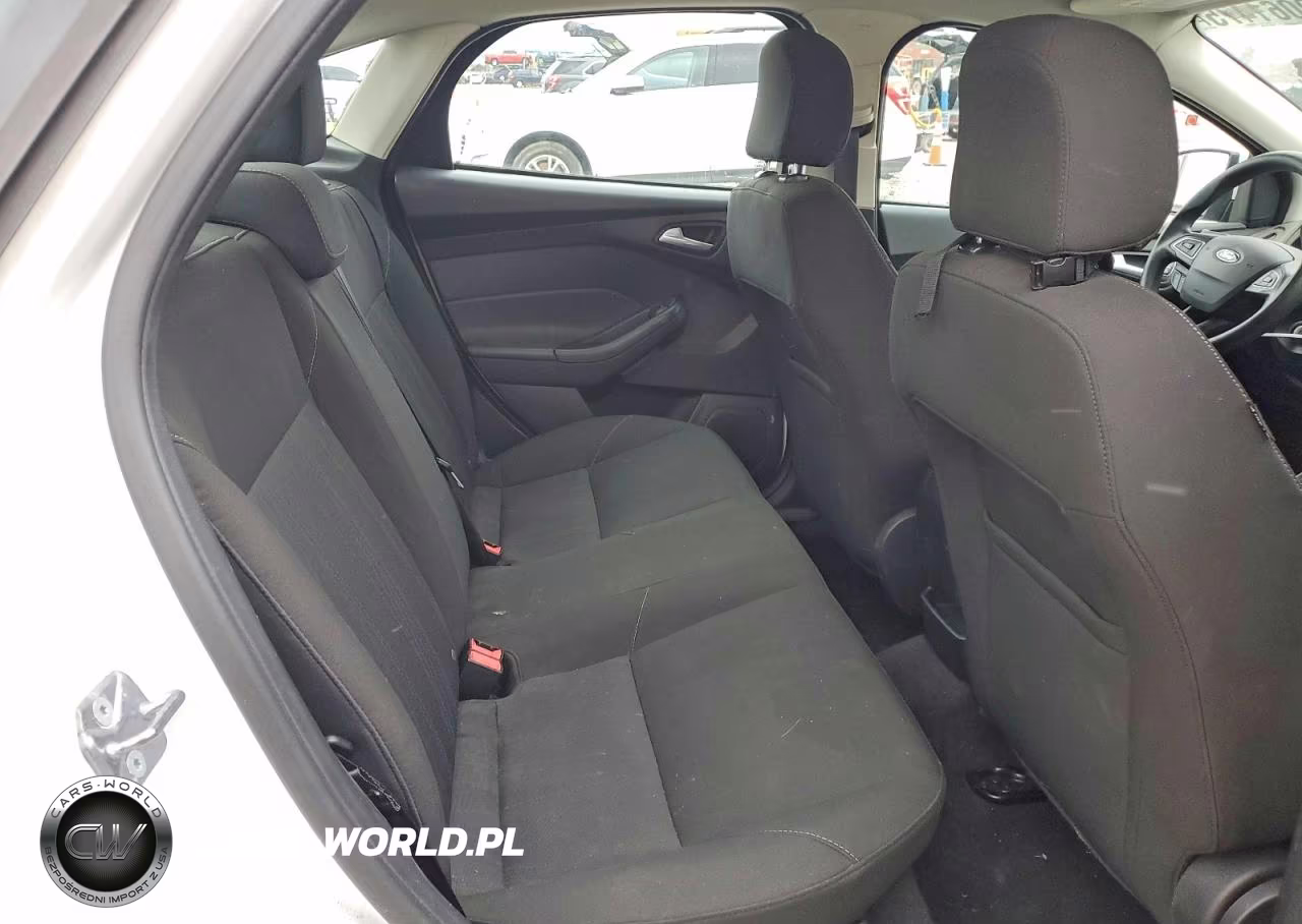 2015 Ford Focus Se VIN:1FADP3F23FL240146 - 10
