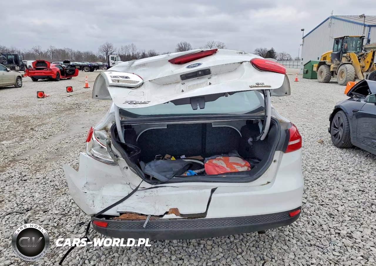 2015 Ford Focus Se VIN:1FADP3F23FL240146 - 6