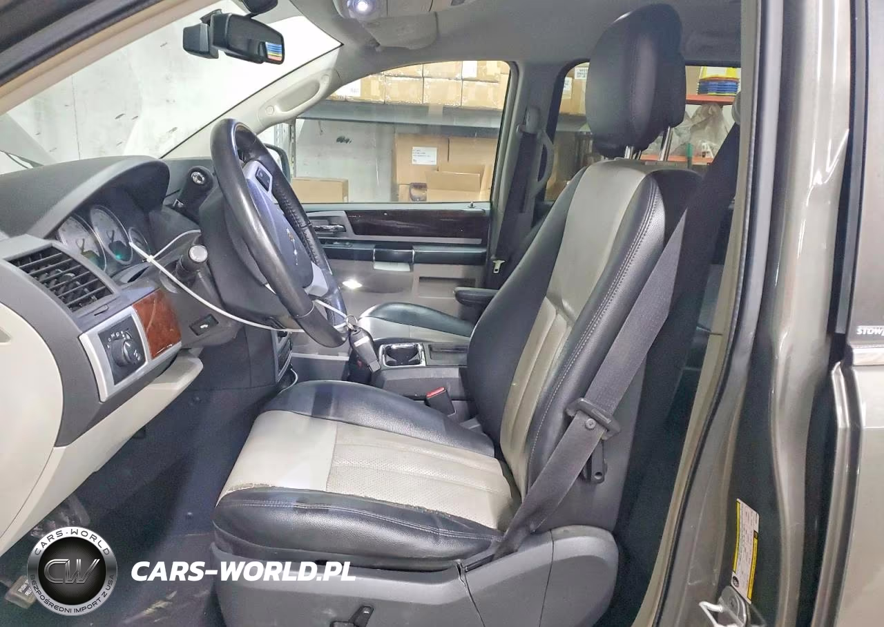 2010 Chrysler Town & Country Touring Plus VIN:2A4RR8DX6AR441894 - 7