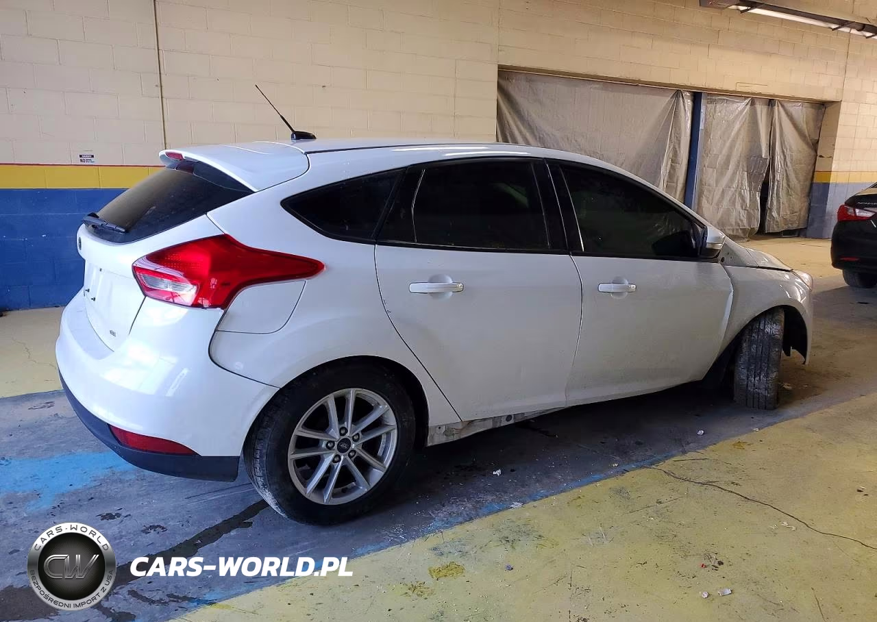 2018 Ford Focus Se VIN:1FADP3K27JL268028 - 3