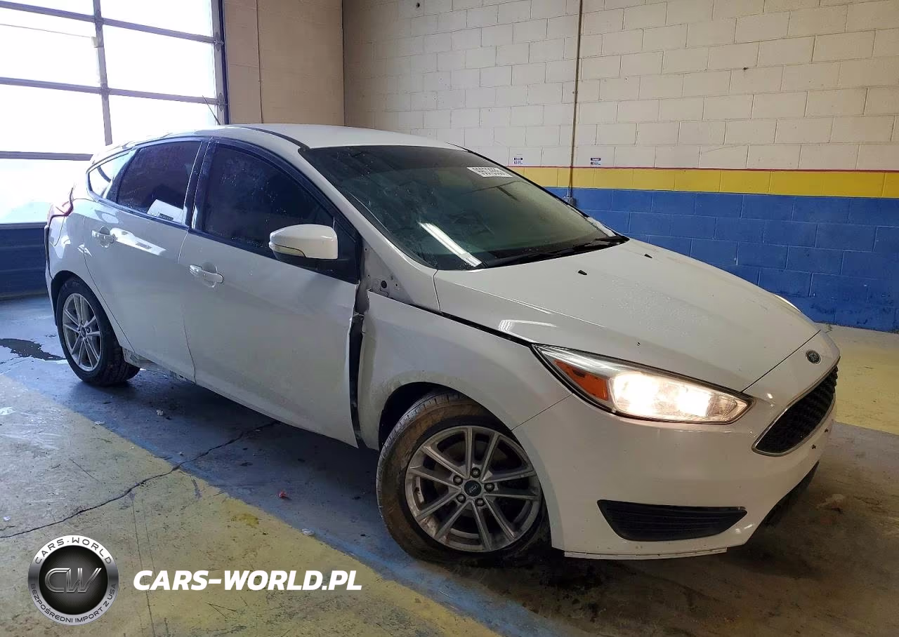 2018 Ford Focus Se VIN:1FADP3K27JL268028 - 4