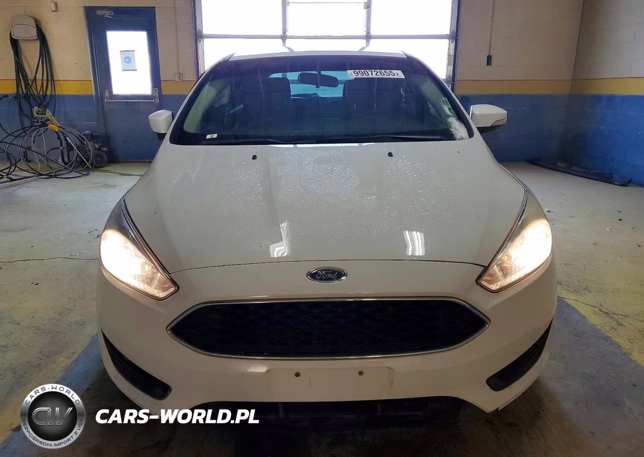2018 Ford Focus Se VIN:1FADP3K27JL268028 - 5