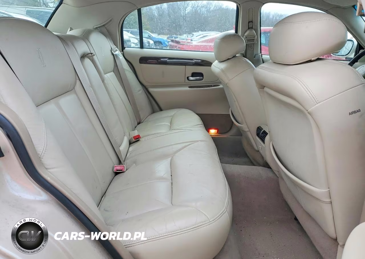 2001 Lincoln Town Car Cartier VIN:1LNHM83W31Y719666 - 10