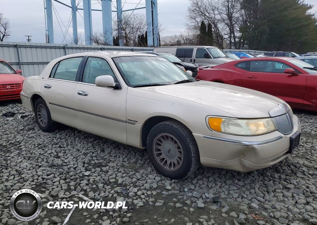 2001 Lincoln Town Car Cartier VIN:1LNHM83W31Y719666 - 4