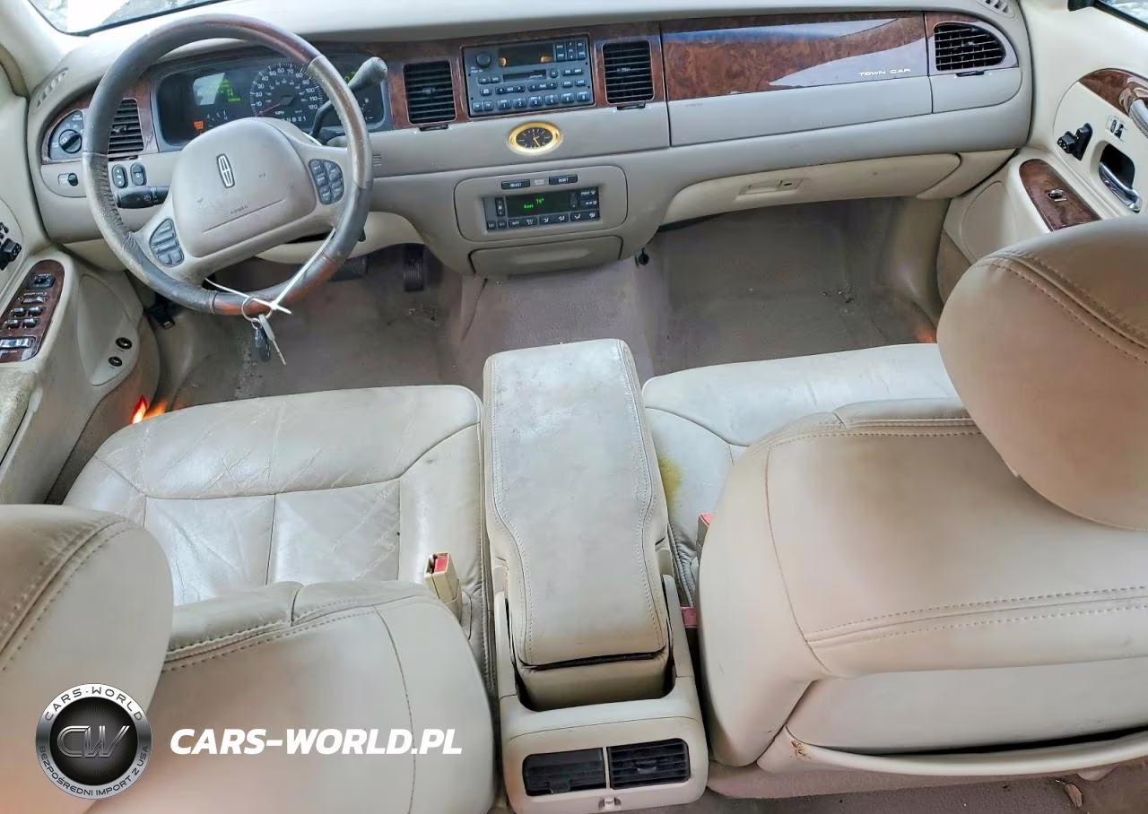 2001 Lincoln Town Car Cartier VIN:1LNHM83W31Y719666 - 8