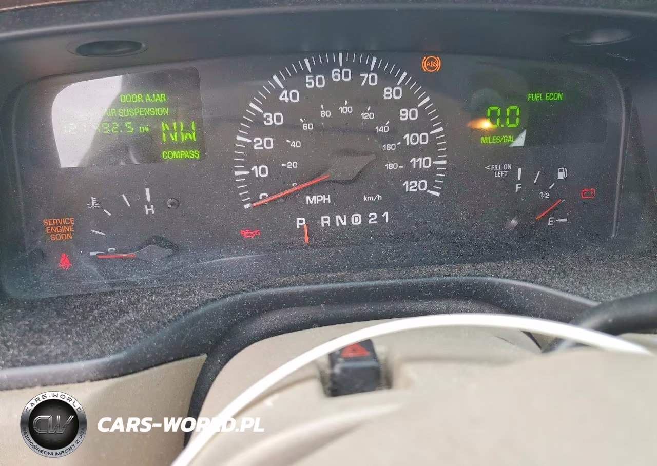 2001 Lincoln Town Car Cartier VIN:1LNHM83W31Y719666 - 9