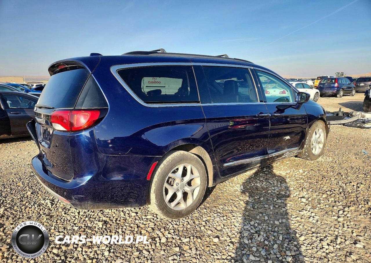 2017 Chrysler Pacifica Touring L VIN:2C4RC1BG9HR820402 - 3