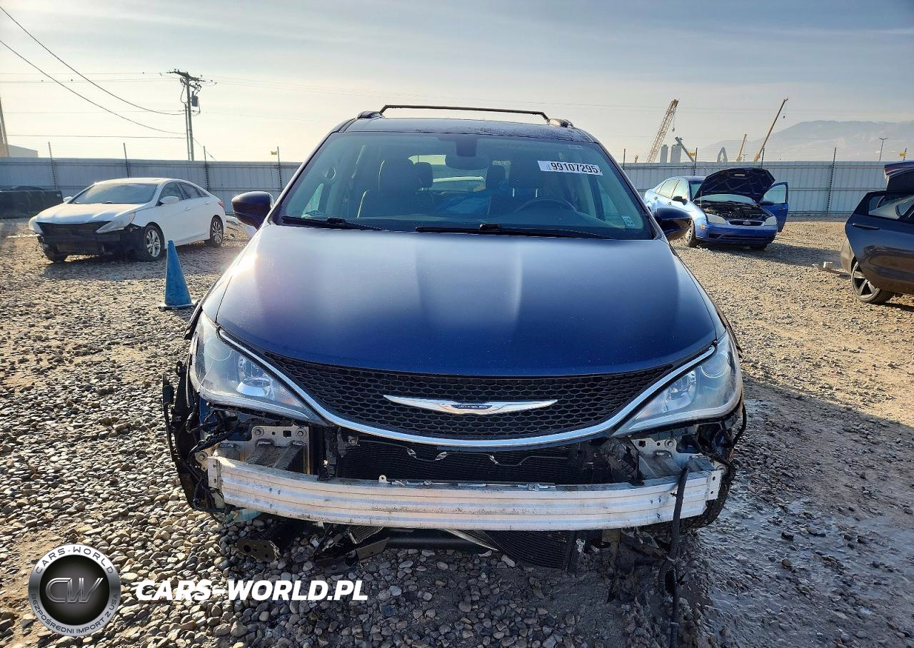 2017 Chrysler Pacifica Touring L VIN:2C4RC1BG9HR820402 - 5