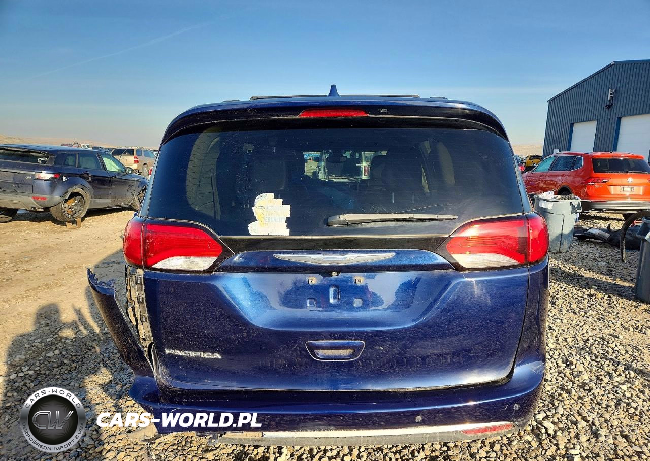 2017 Chrysler Pacifica Touring L VIN:2C4RC1BG9HR820402 - 6