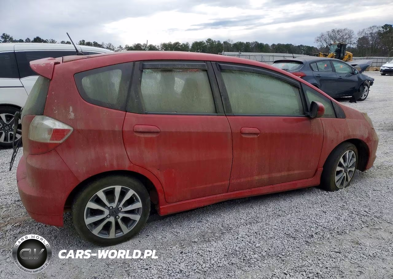 2013 Honda Fit Sport VIN:JHMGE8H54DC026988 - 3