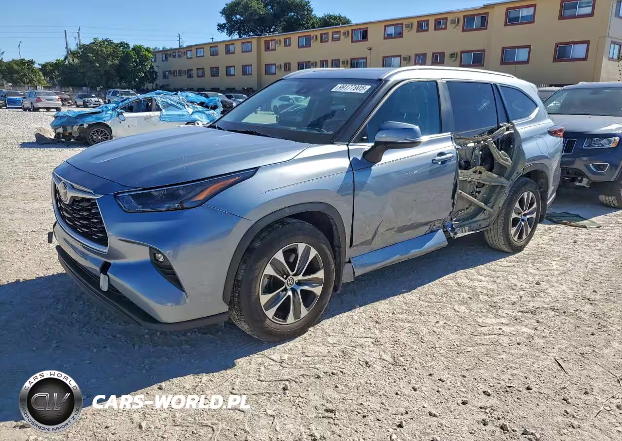 2024 Toyota Highlander Le