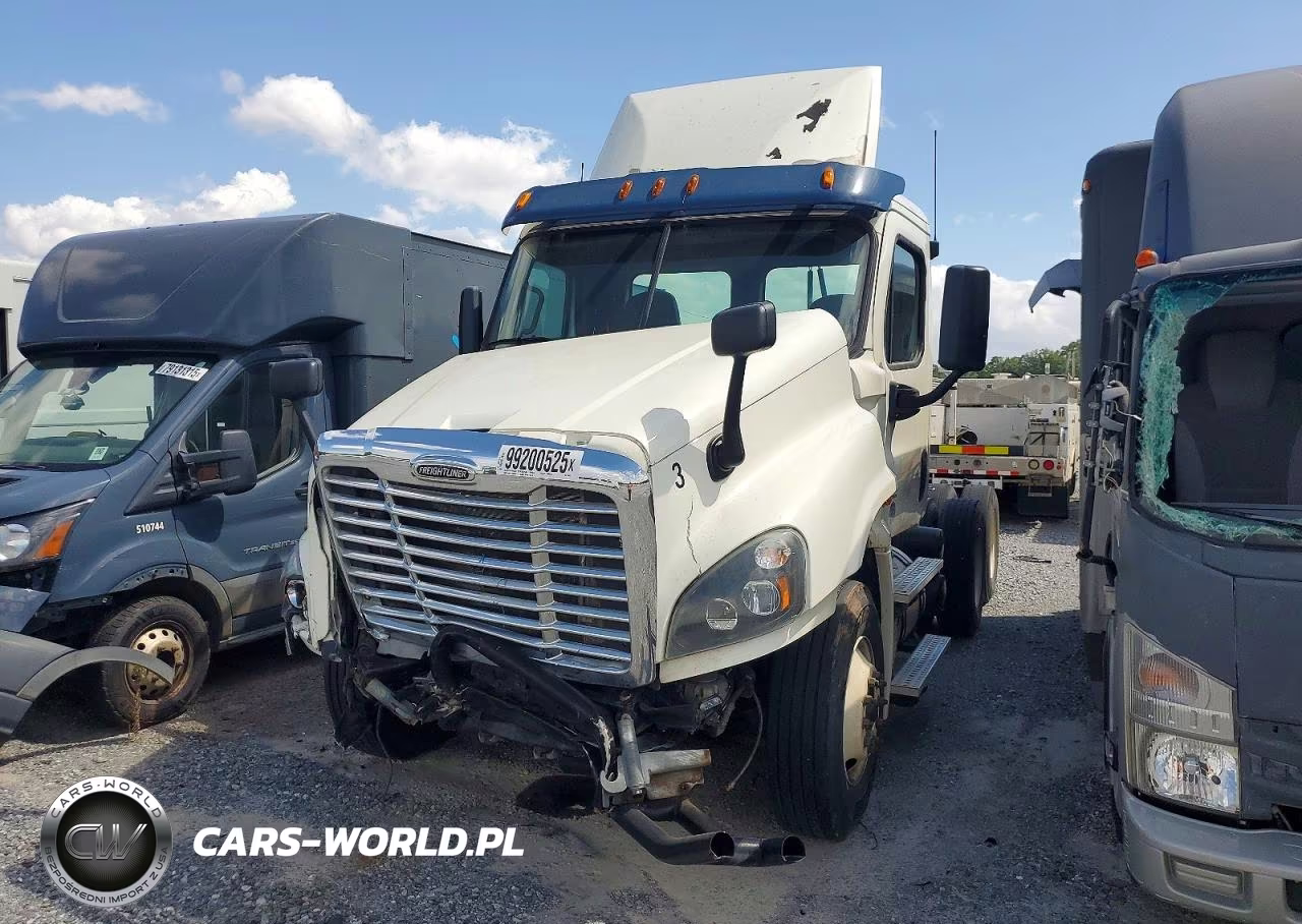 2015 Freightliner Cascadia Semi Truck VIN:3AKJGEDV9FSGB6852 - 3