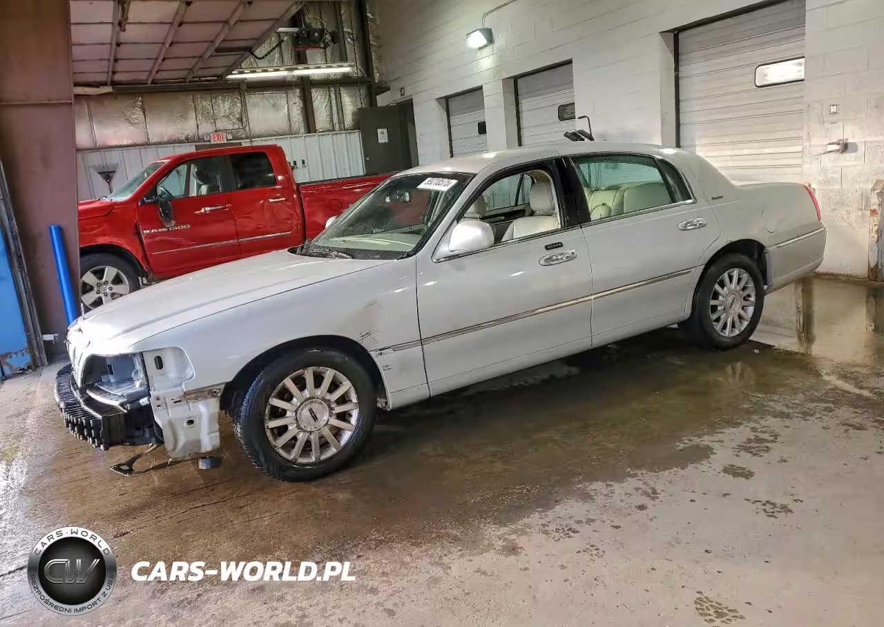 2007 Lincoln Town Car Signature