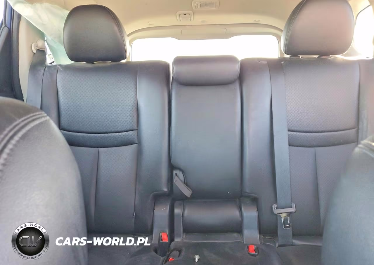 2019 Nissan Rogue S VIN:5N1AT2MV5KC766672 - 10