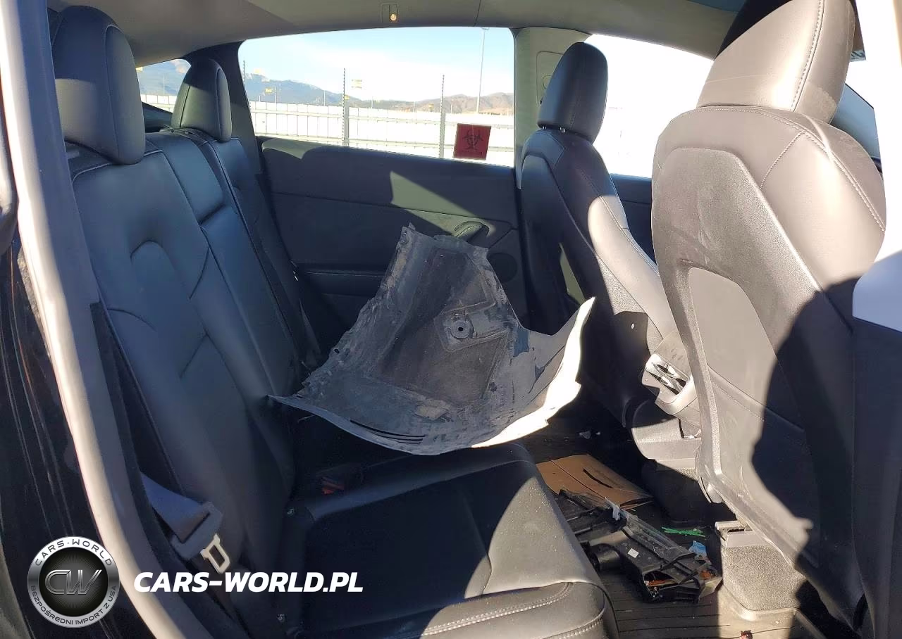 2023 Tesla Model Y VIN:7SAYGDEE3PA184632 - 10