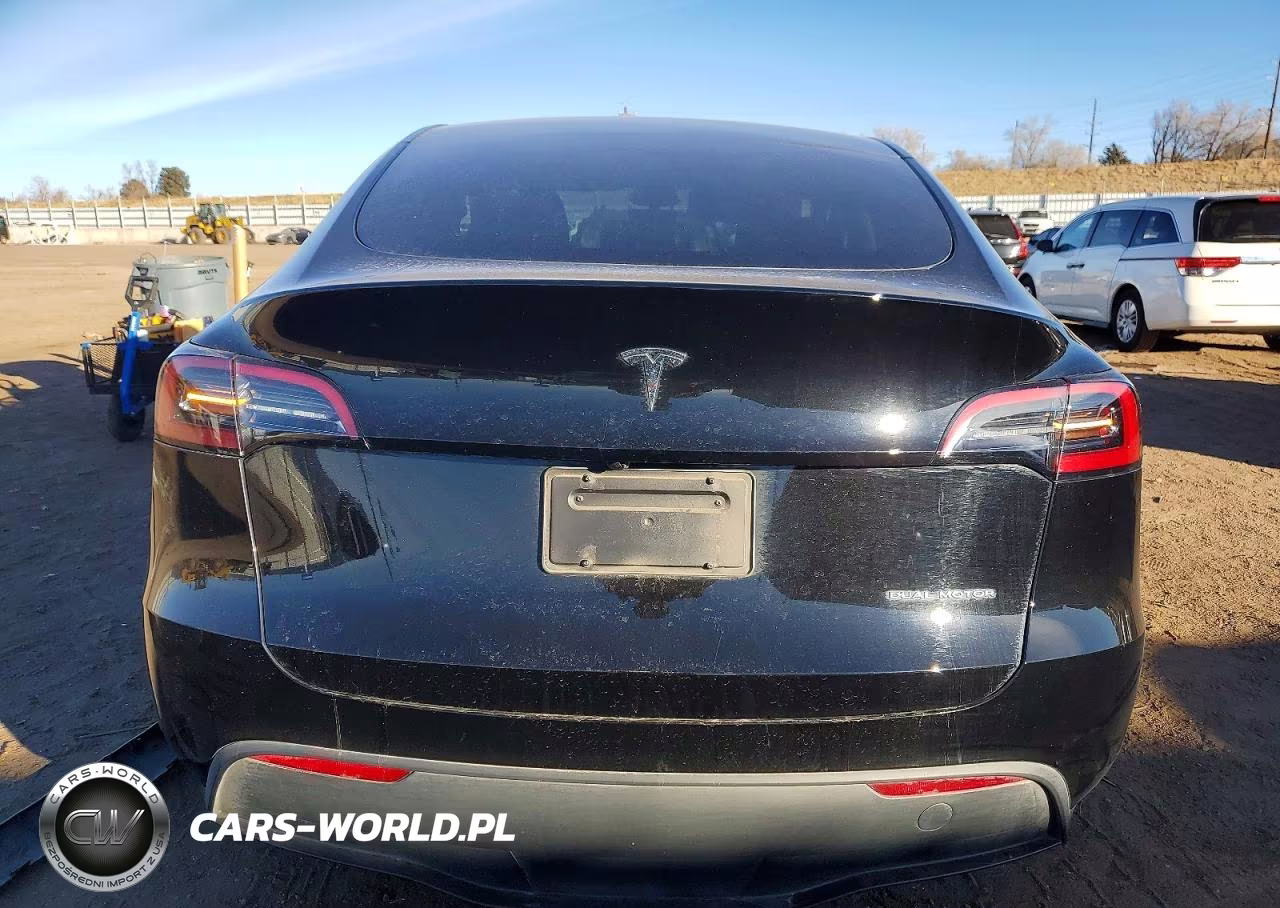 2023 Tesla Model Y VIN:7SAYGDEE3PA184632 - 6