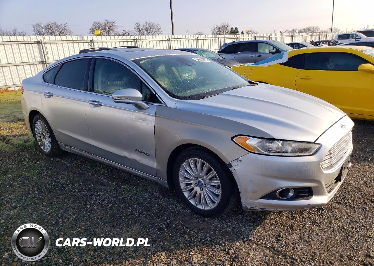 2013 Ford Fusion Se Hybrid VIN:3FA6P0LU1DR165751 - 4
