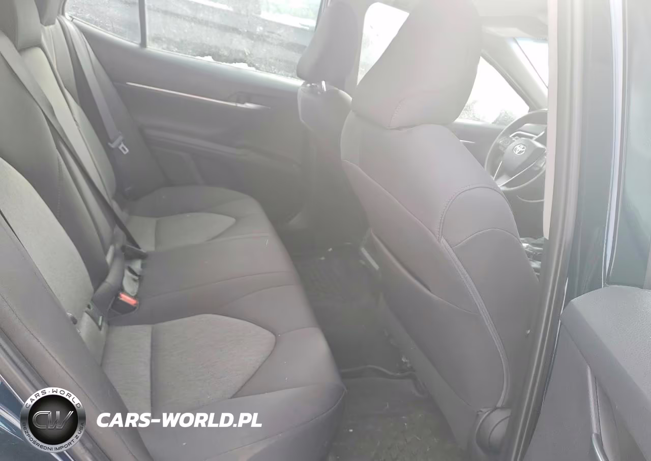 2018 Toyota Camry L VIN:4T1B11HK7JU587420 - 10
