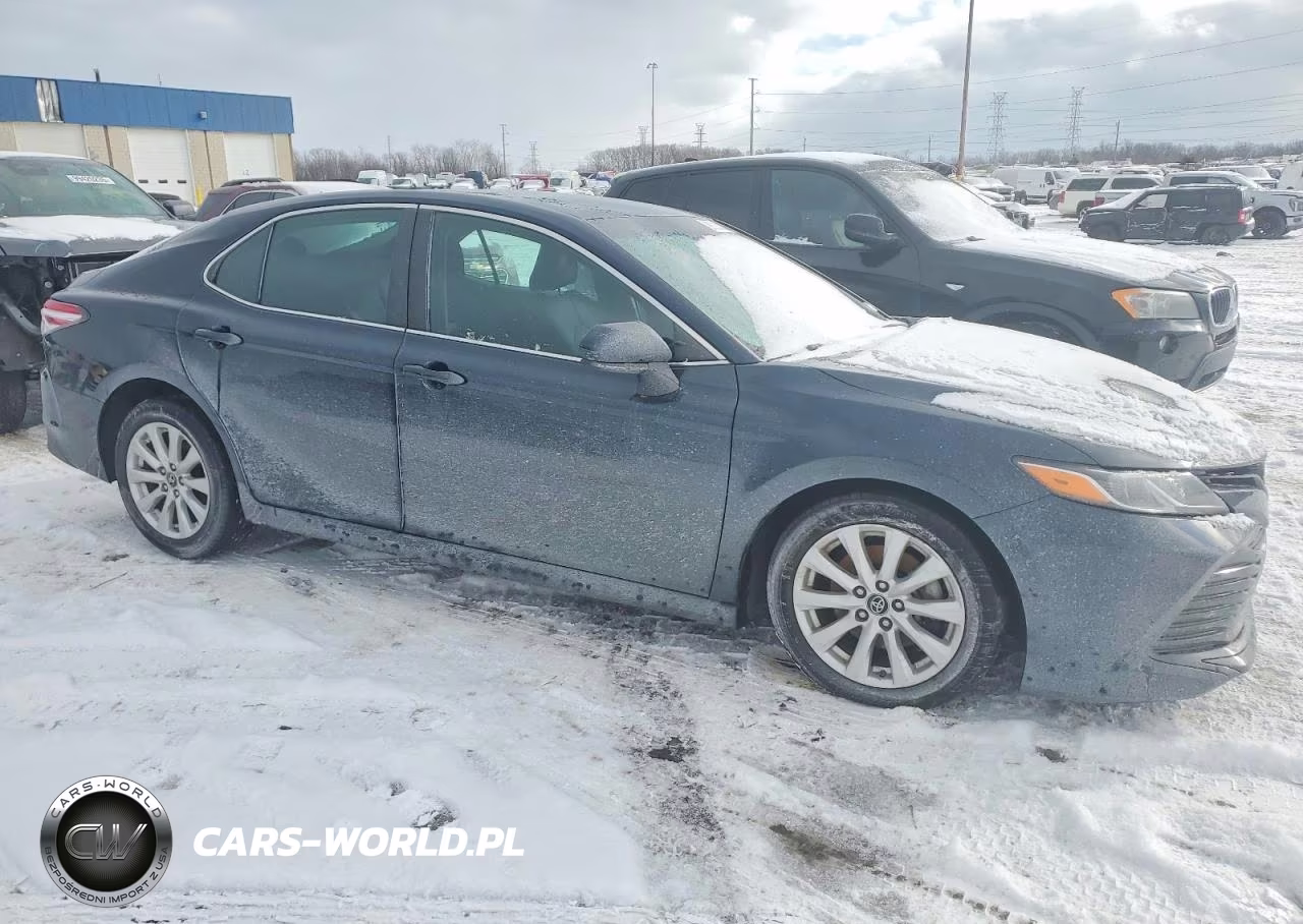 2018 Toyota Camry L VIN:4T1B11HK7JU587420 - 4