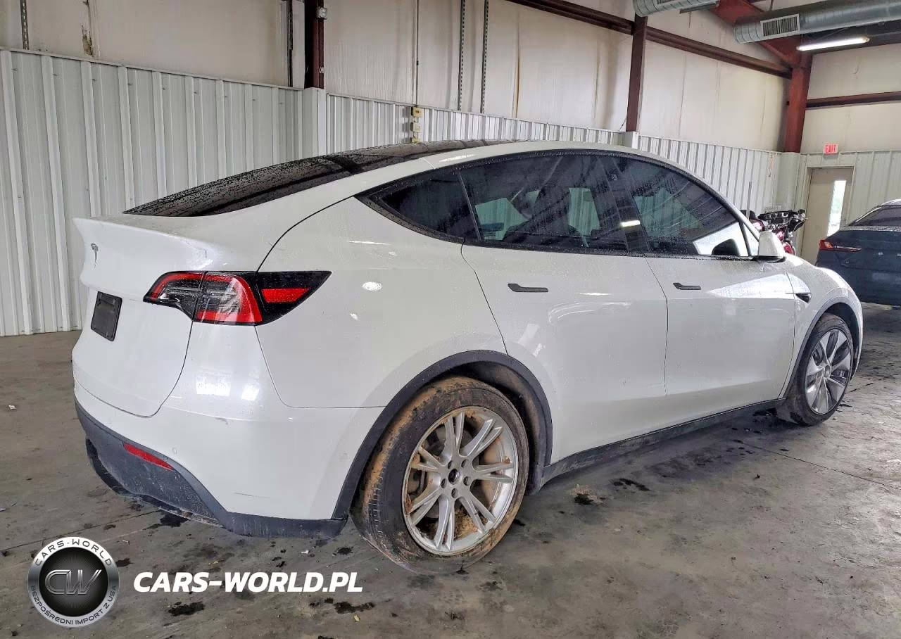 2021 Tesla Model Y VIN:5YJYGDED2MF103543 - 3