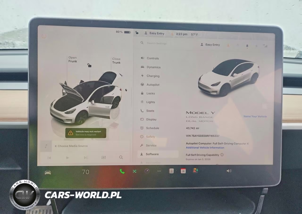 2024 Tesla Model Y VIN:7SAYGDEE8RF165337 - 9