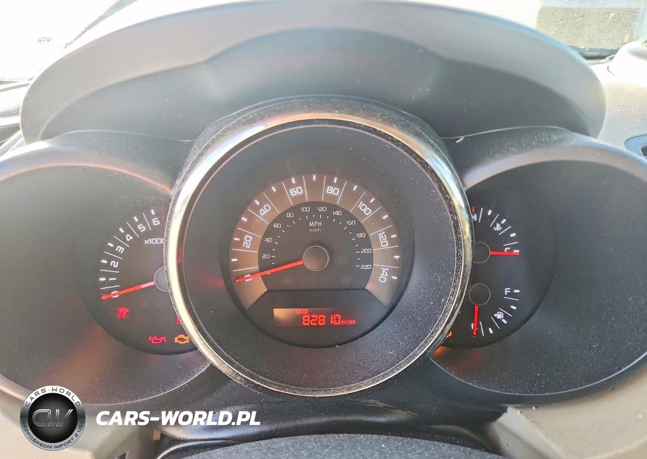 2011 Kia Soul + VIN:KNDJT2A22B7207443 - 9