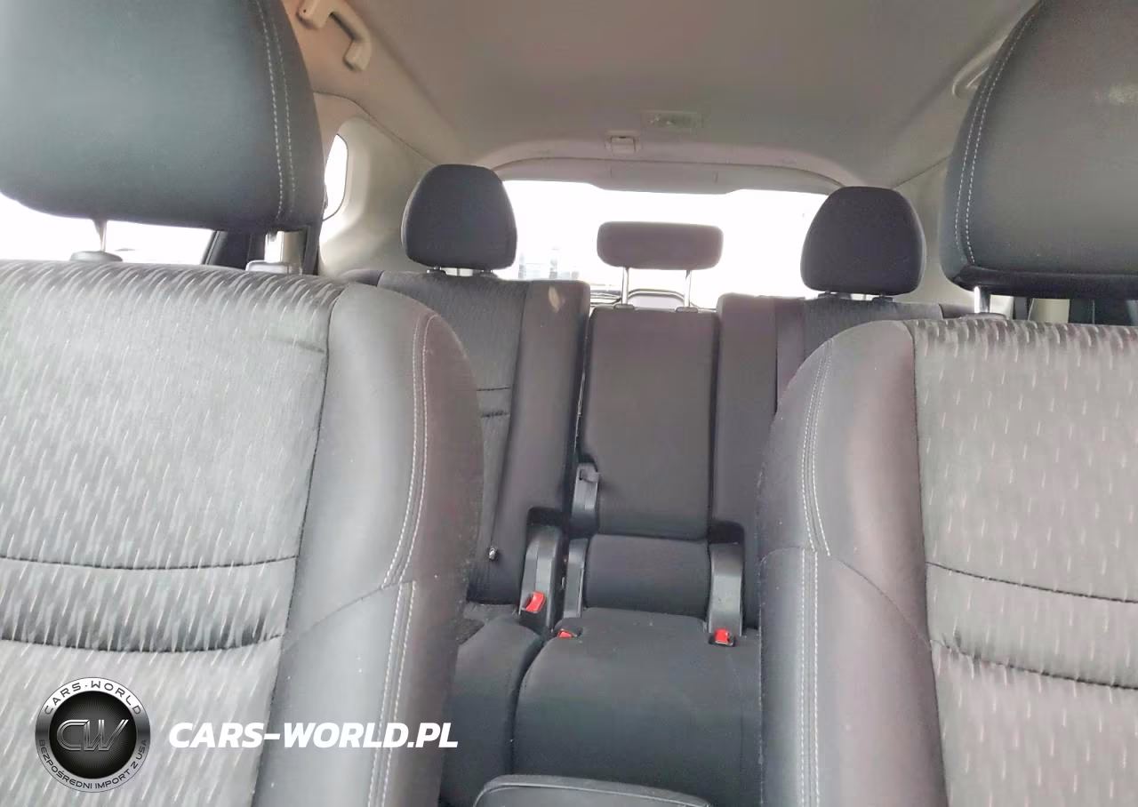 2019 Nissan Rogue S VIN:JN8AT2MV7KW390287 - 10