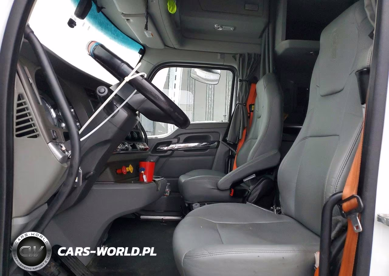 2019 Kenworth T680 Semi Truck VIN:1XKYD49X8KJ226948 - 6