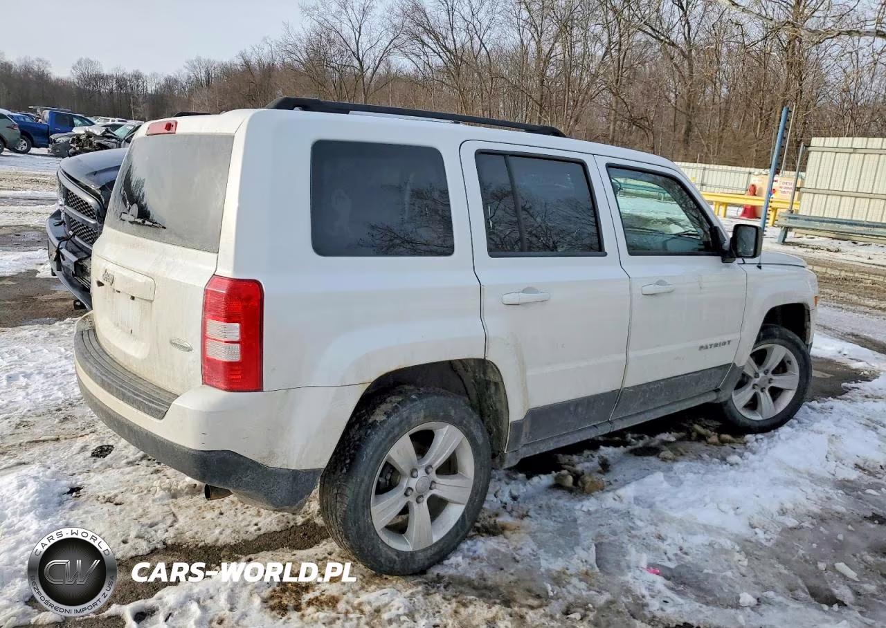 2014 Jeep Patriot Latitude VIN:1C4NJRFB3ED616825 - 3