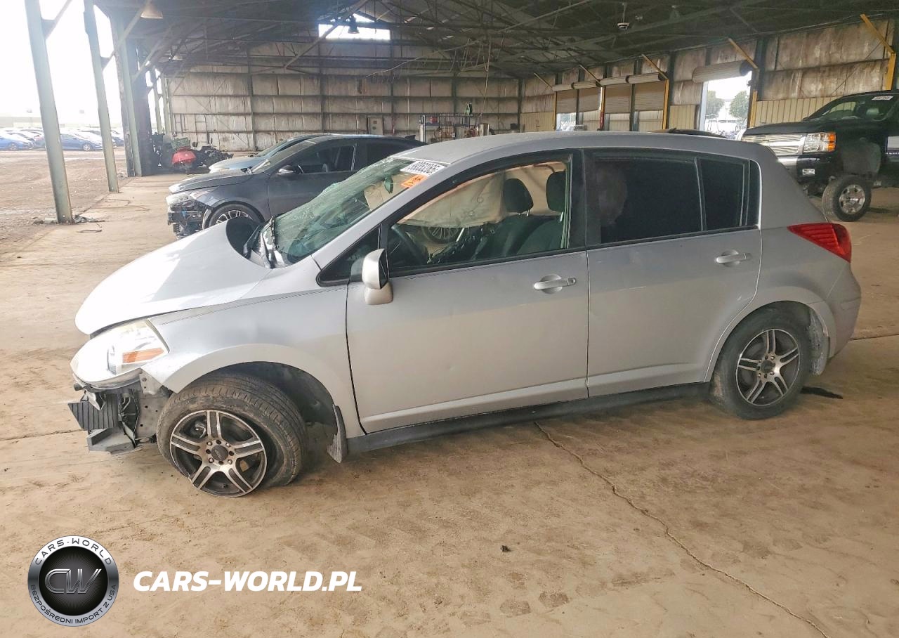 2011 Niss Versa 1.8 S