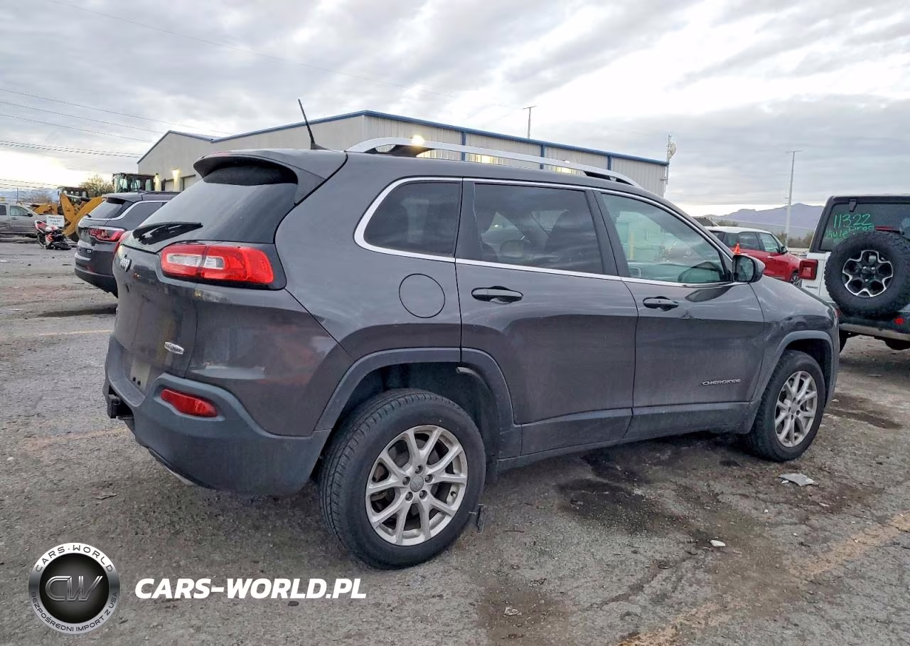2017 Jeep Cherokee Latitude VIN:1C4PJMCS3HW615361 - 3